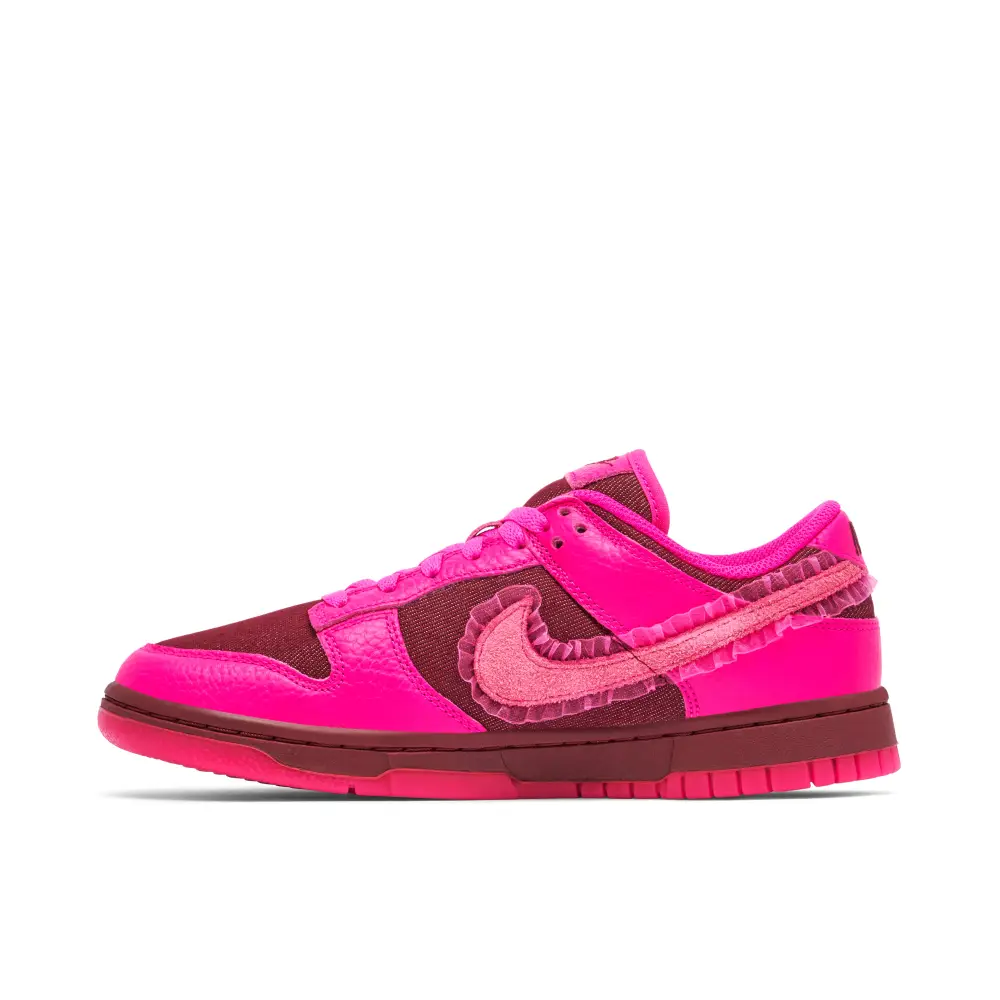 Nike Dunk Low Valentines Day Womens 
