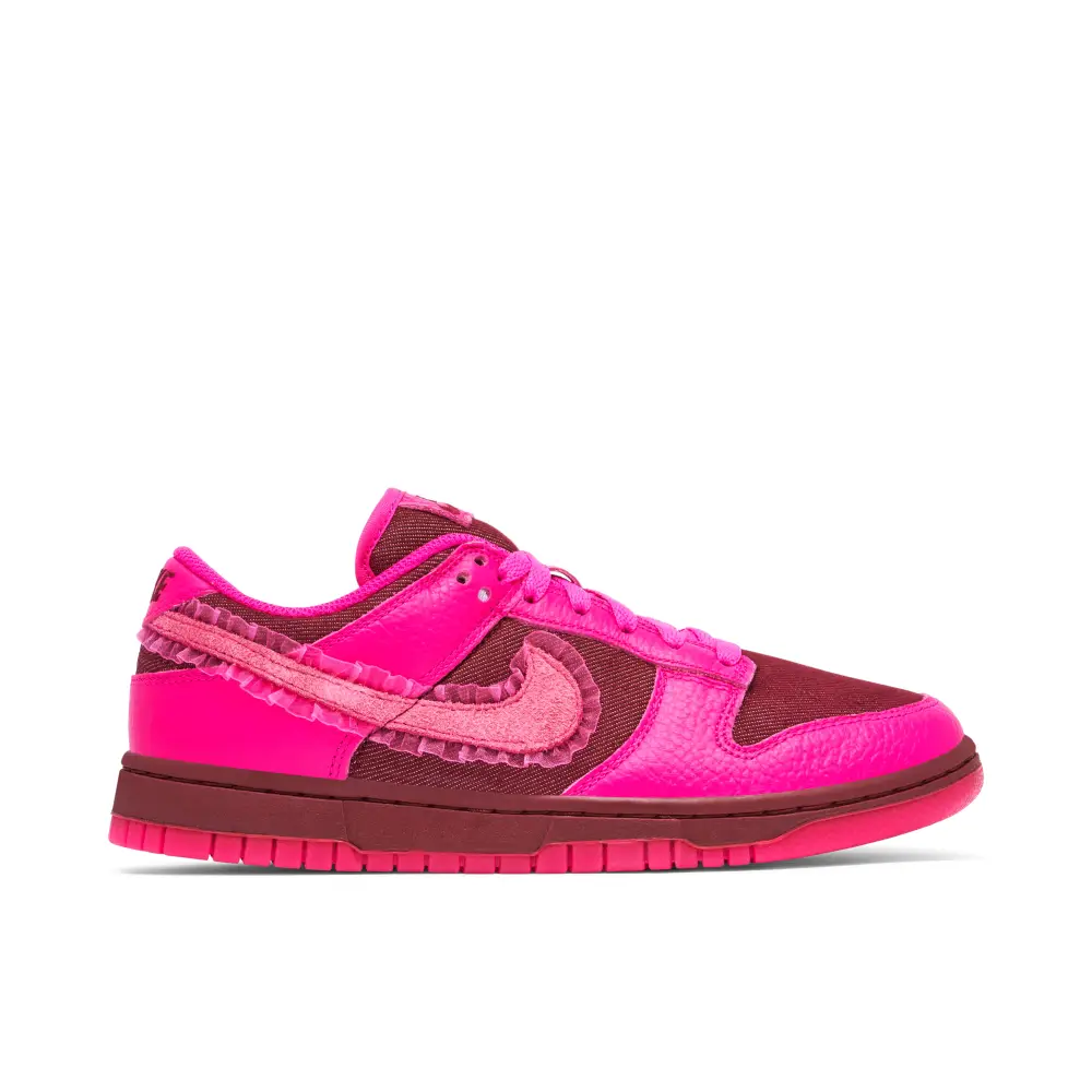 Nike Dunk Low Valentines Day Womens 