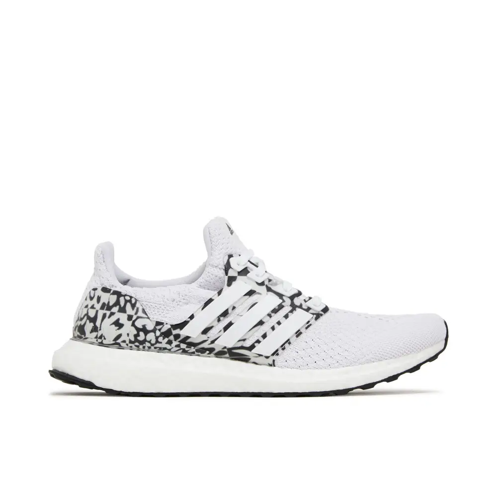 Adidas Ultra Boost 5.0 DNA Cloud White Core Black Womens F225059