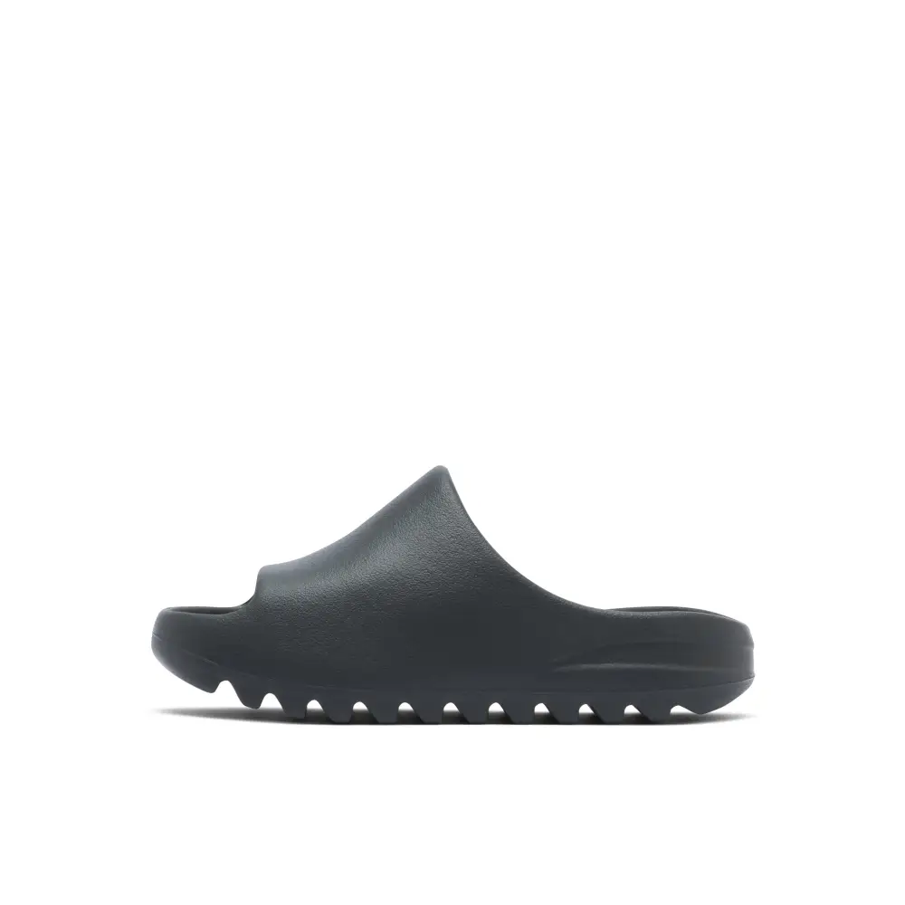 Yeezy Slides Dark Onyx Kids 3C1F4297