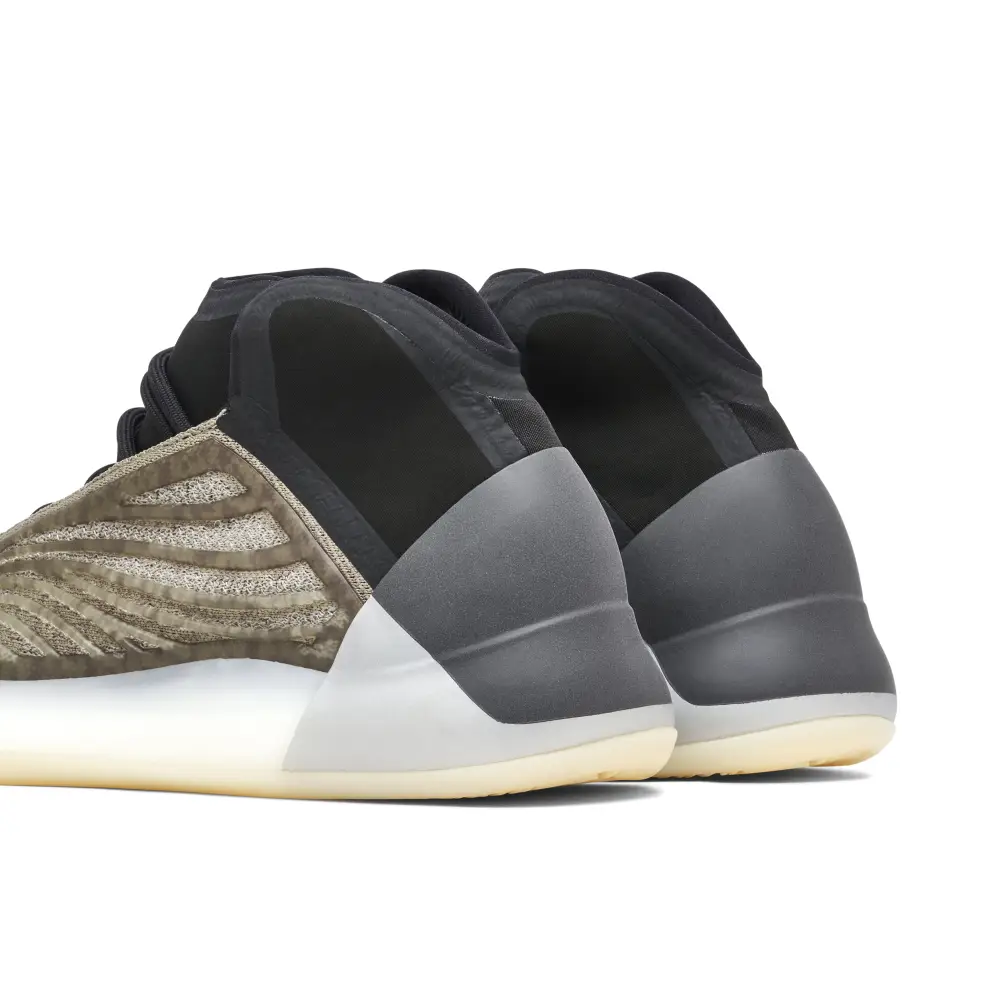Yeezy QNTM Barium 