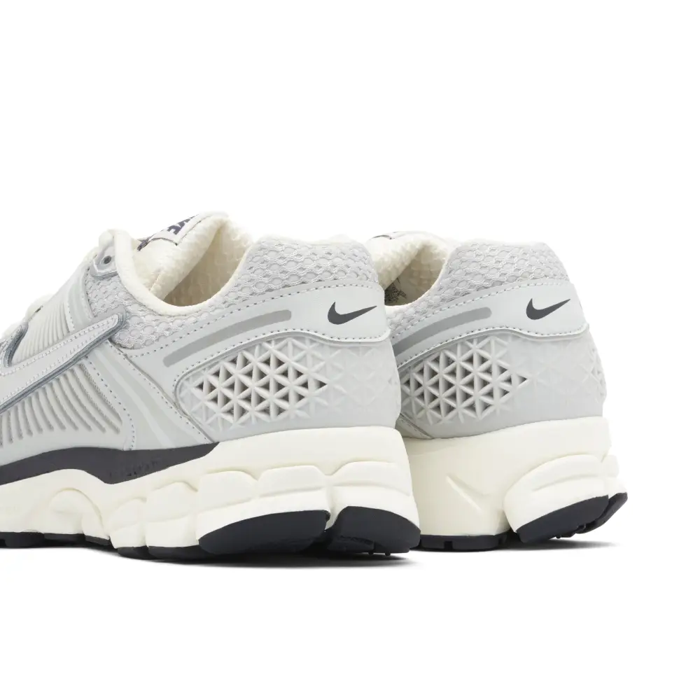 Nike Zoom Vomero 5 Photon Dust Chrome 