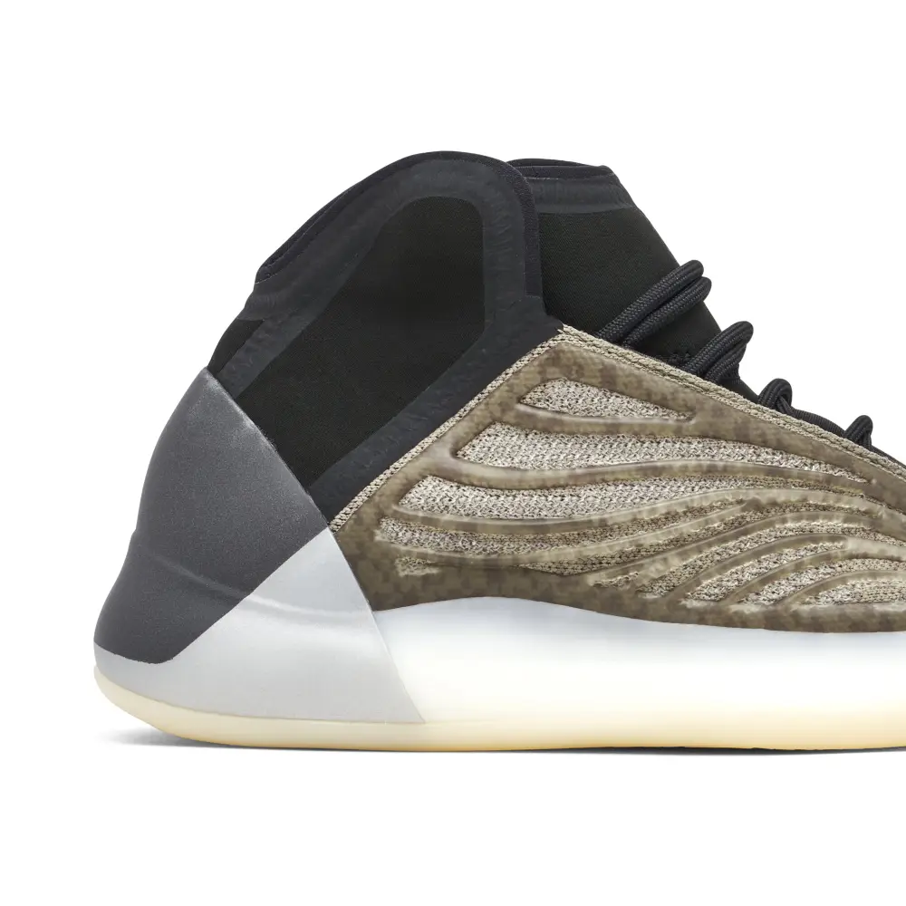 Yeezy QNTM Barium 