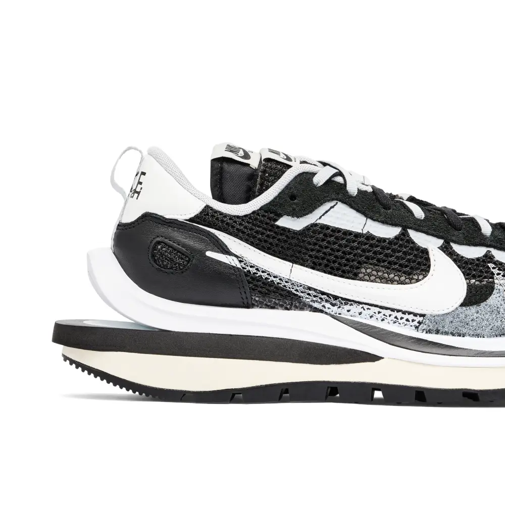 Sacai x Nike Vaporwaffle Black White 