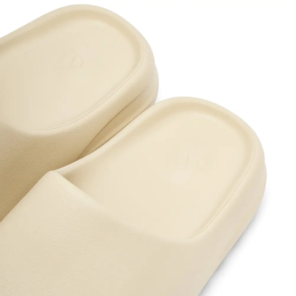 Yeezy Slide Bone (2022 Restock) 