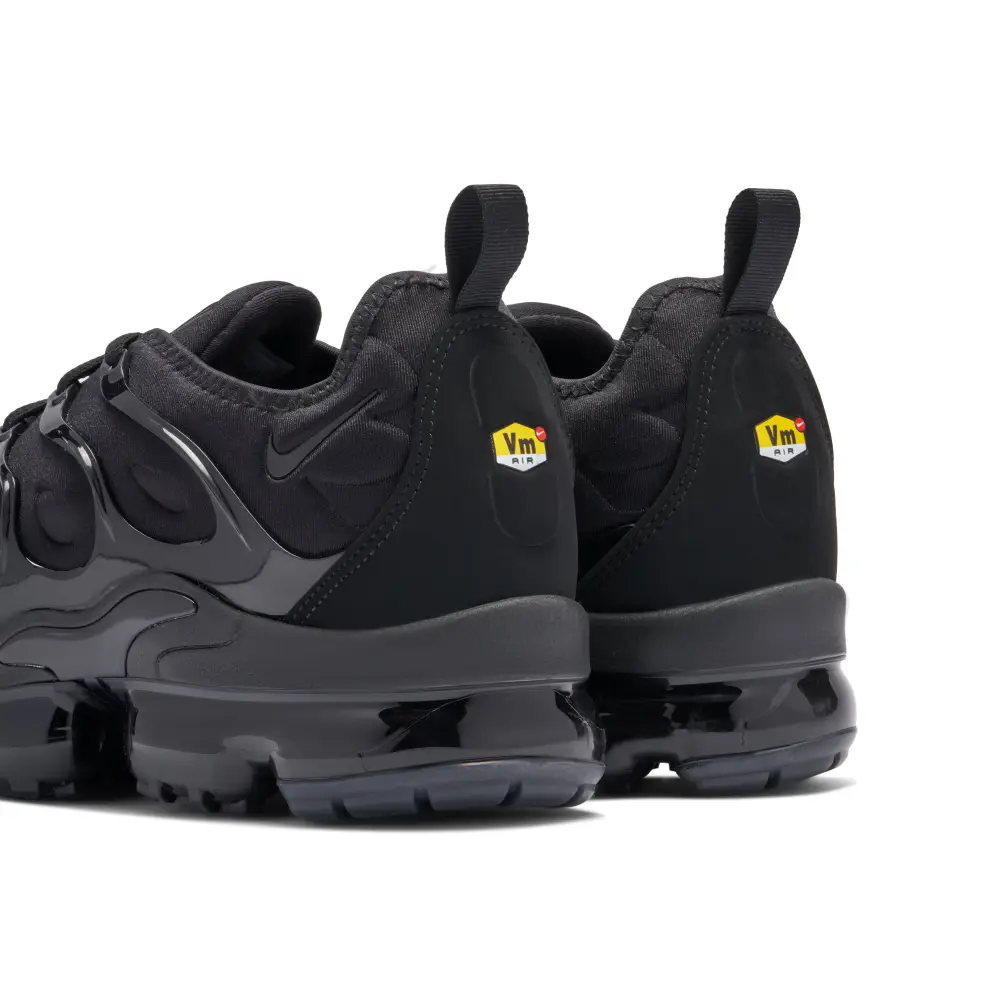 Triple Black Air VaporMax Plus