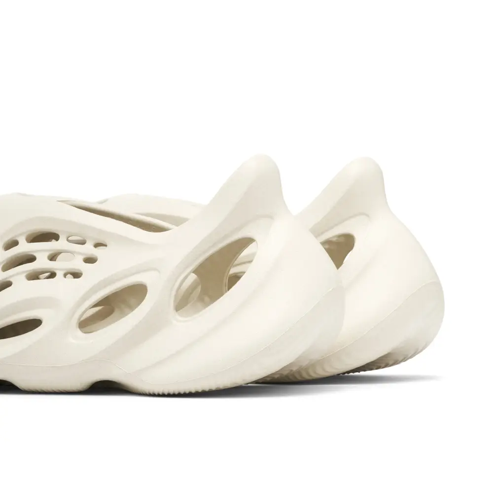 Yeezy Foam Runner Sand 