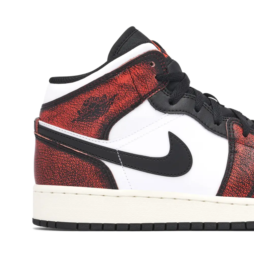Air Jordan 1 Mid SE Black Infrared 23 GS 