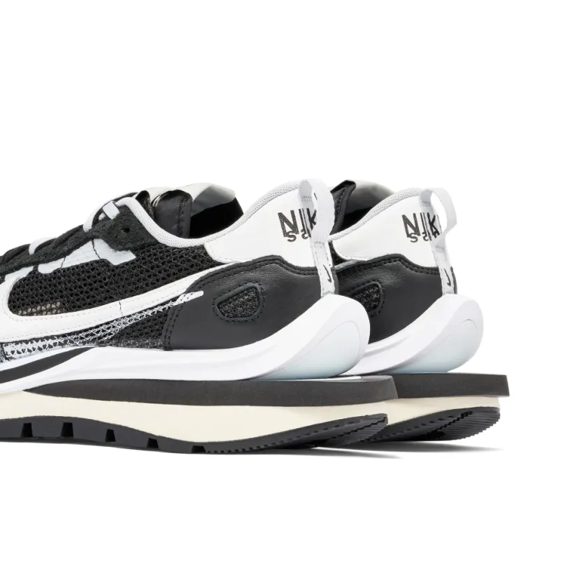 Sacai x Nike Vaporwaffle Black White 