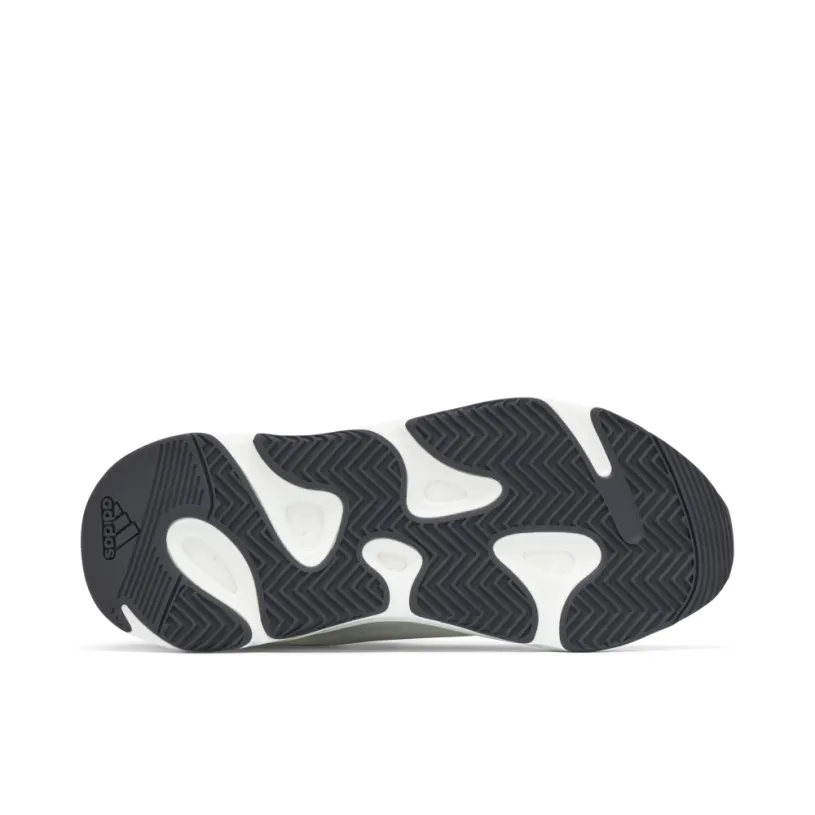 Yeezy Boost 700 MNVN Laceless Analog 