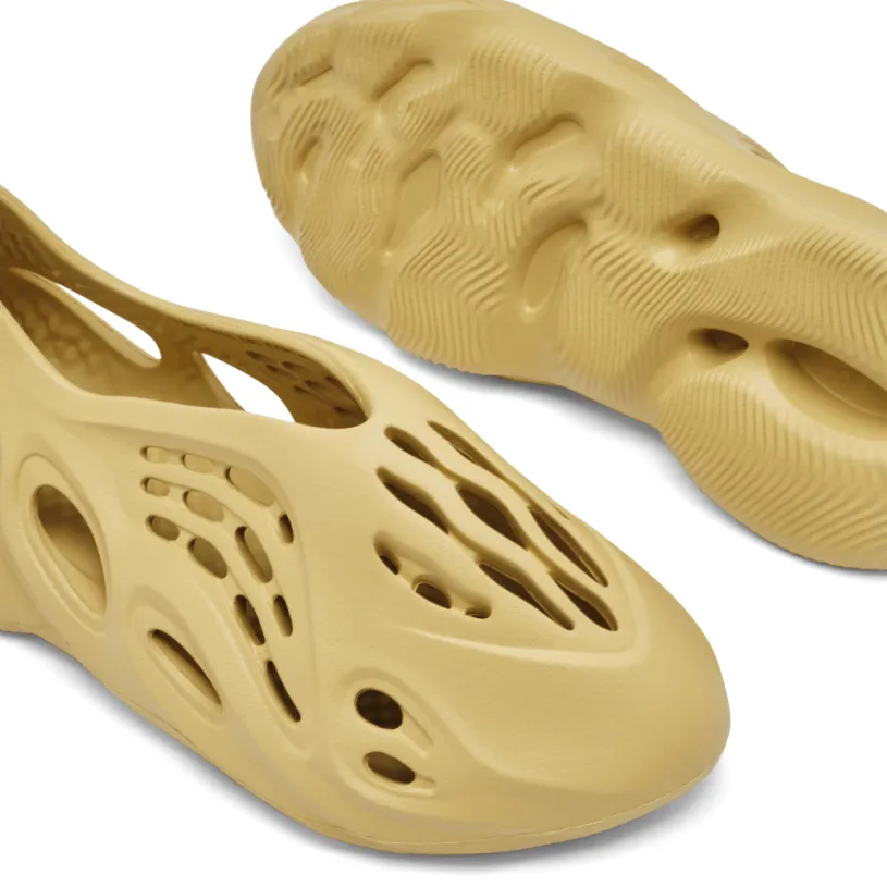 Yeezy Foam Runner Sulfur 