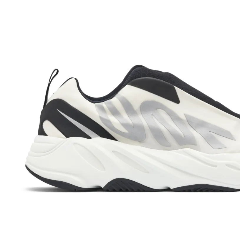 Yeezy Boost 700 MNVN Laceless Analog 