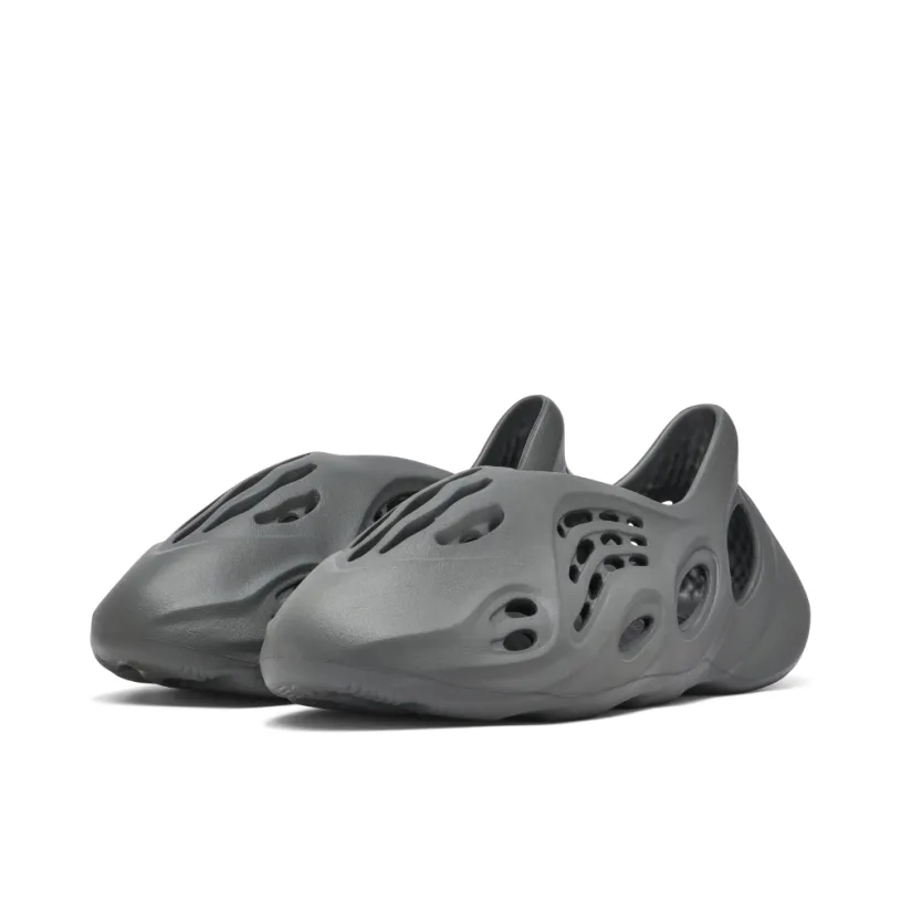 Yeezy Foam Runner Carbon 