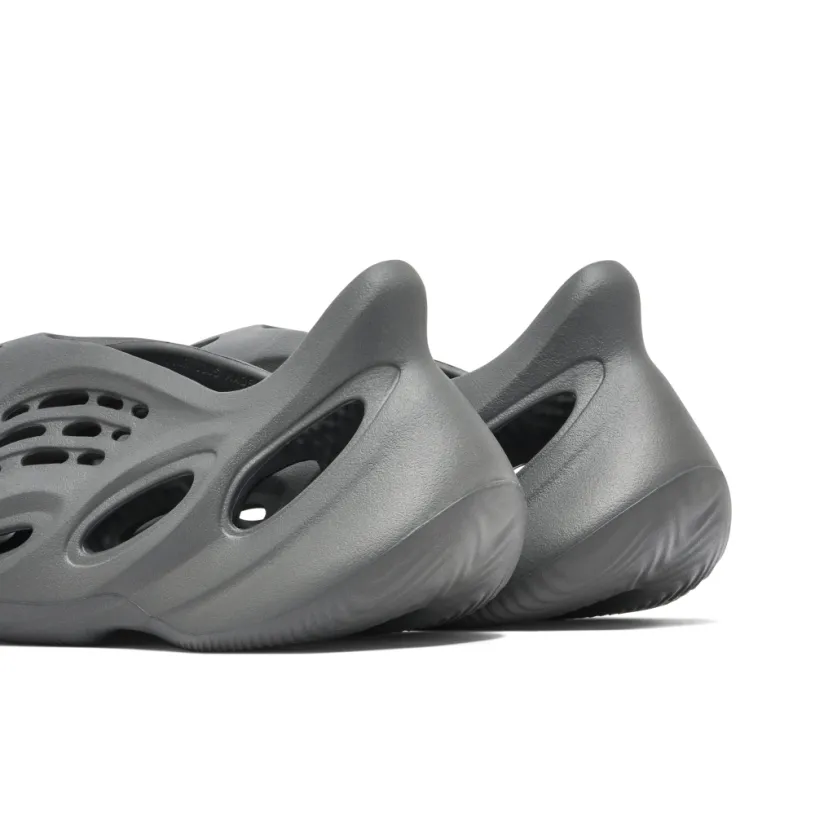 Yeezy Foam Runner Carbon 